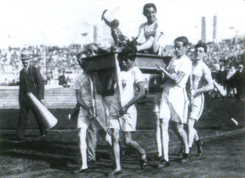 Runda honorowa Johna Hayesa, zwycizcy maratonu w roku 1908