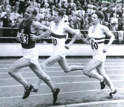 Emil Zatopek zwyciea na 5000 m na Igrzyskach w Helsinkach w roku 1952