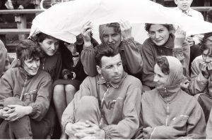 Zawodniczki Granatu z trenerem Bogdanem Winiarskim. Od lewej Zofia Kuśmierczyk, Zofia Fabiańska, Pola Winiarska, Zofia Krótkopad i nad nią Krystyna Mąkosa